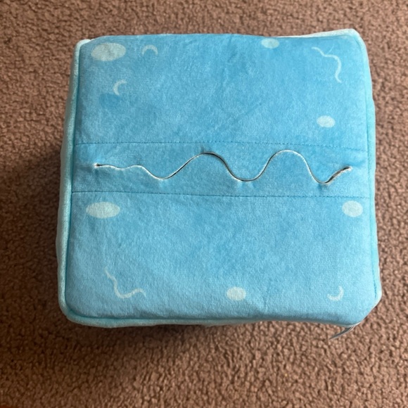 Dungeons & Dragons Plush Honor Among Thieves Gelatinous Cube 8" Interactive Glow - Picture 3 of 7